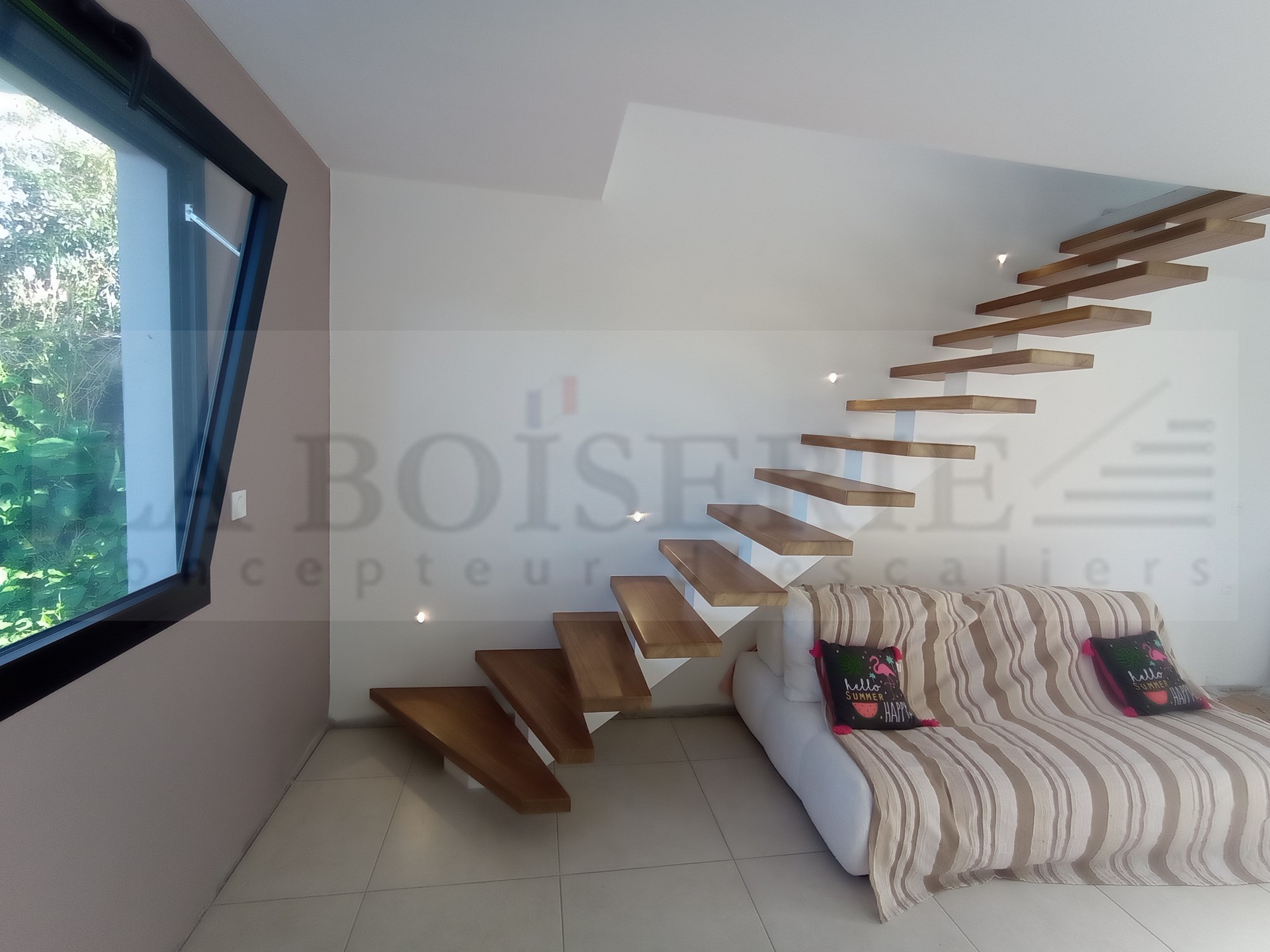 Escalier limon central blanc watermark